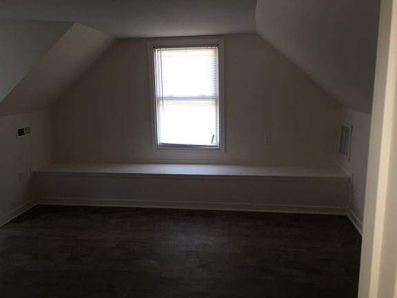 4th image of 1331 Evert Ave