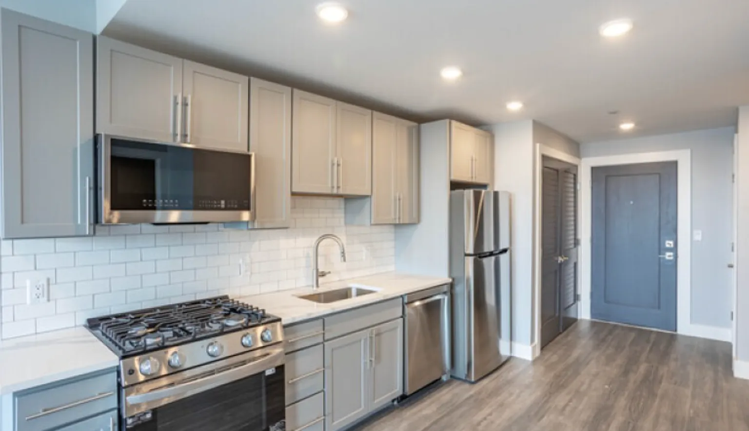 2 bed, $4,000 — Photo 1