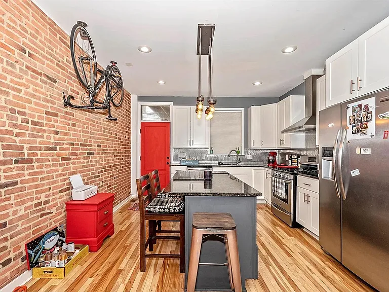 134 N Milton Ave — Photo 4