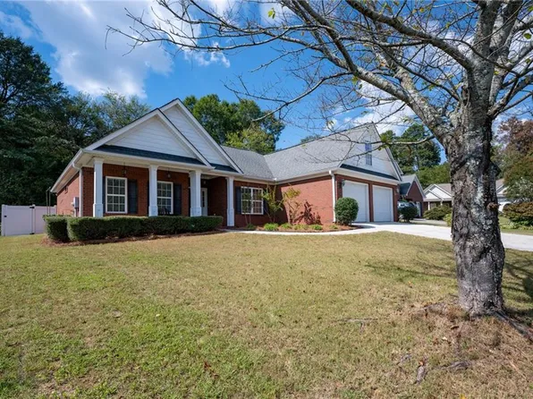 114 Garden Lake Dr, Calhoun, GA 30701