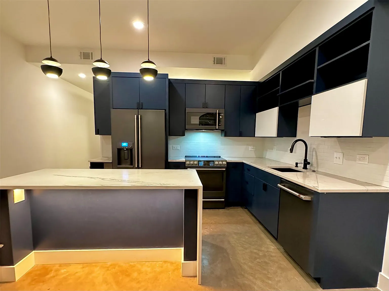 1 bed, 1.0 bath, 693 sqft, $2,499 — Photo 4