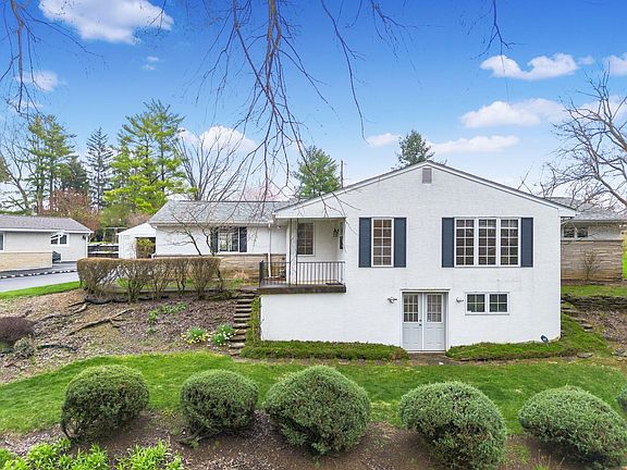 4th image of 2693 Fairfax Dr