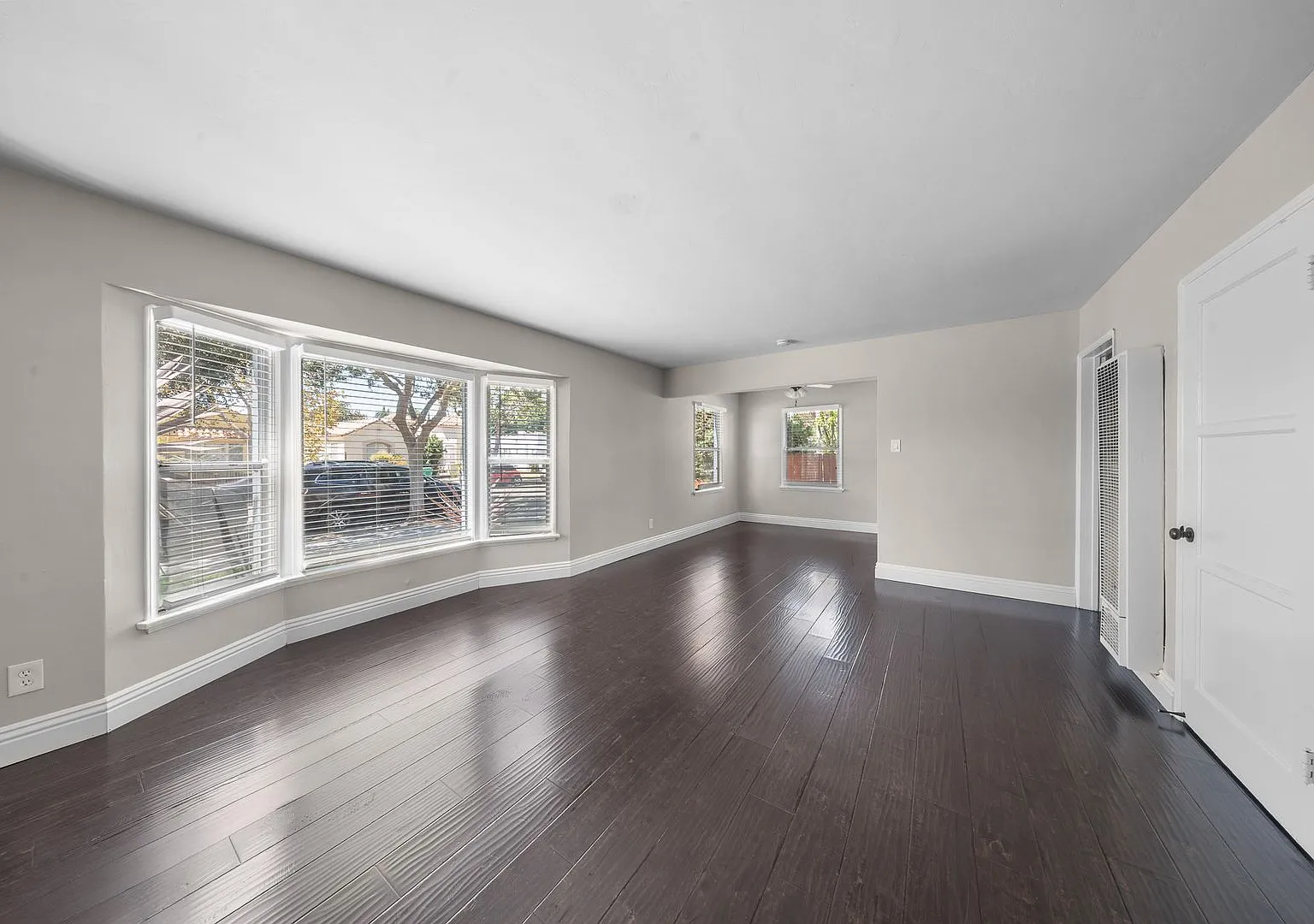 2360 Cedar Ave — Photo 2