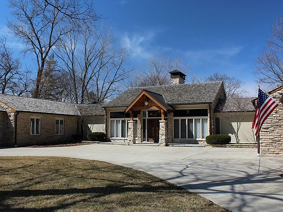 4th image of 741 Hawthorne Ln