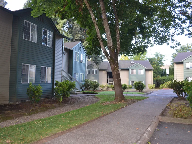 London Pointe Apartments — Photo 29