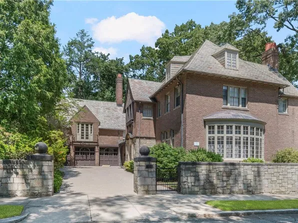 330 Freeman Pkwy, Providence, RI 02906