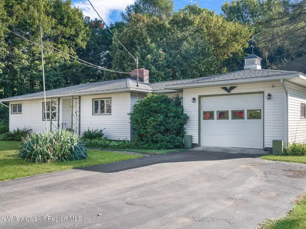 25 Elm Street, Niverville, NY 12130