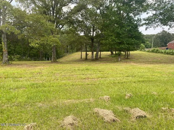 18 Tara Rd #18, Holly Springs, MS 38635