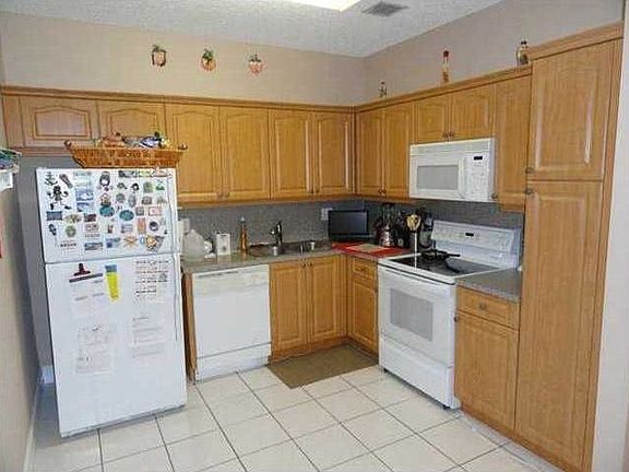 4th image of 16841 SW 1st Mnr