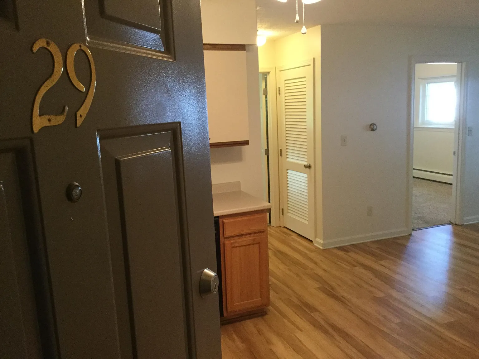 2 bed, 650 sqft, $1,400 — Photo 2