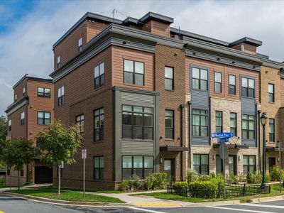3301 Woodland Phlox St, Rockville, MD, 20852