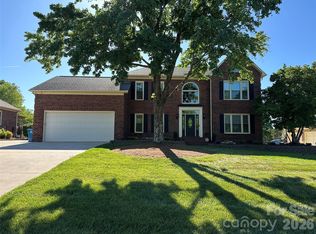 8219 Deer Dr, Harrisburg, NC 28075
