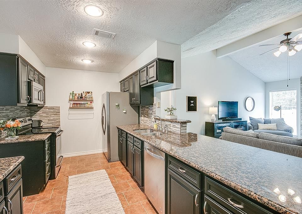 1st image of 209 Sweetgum Dr
