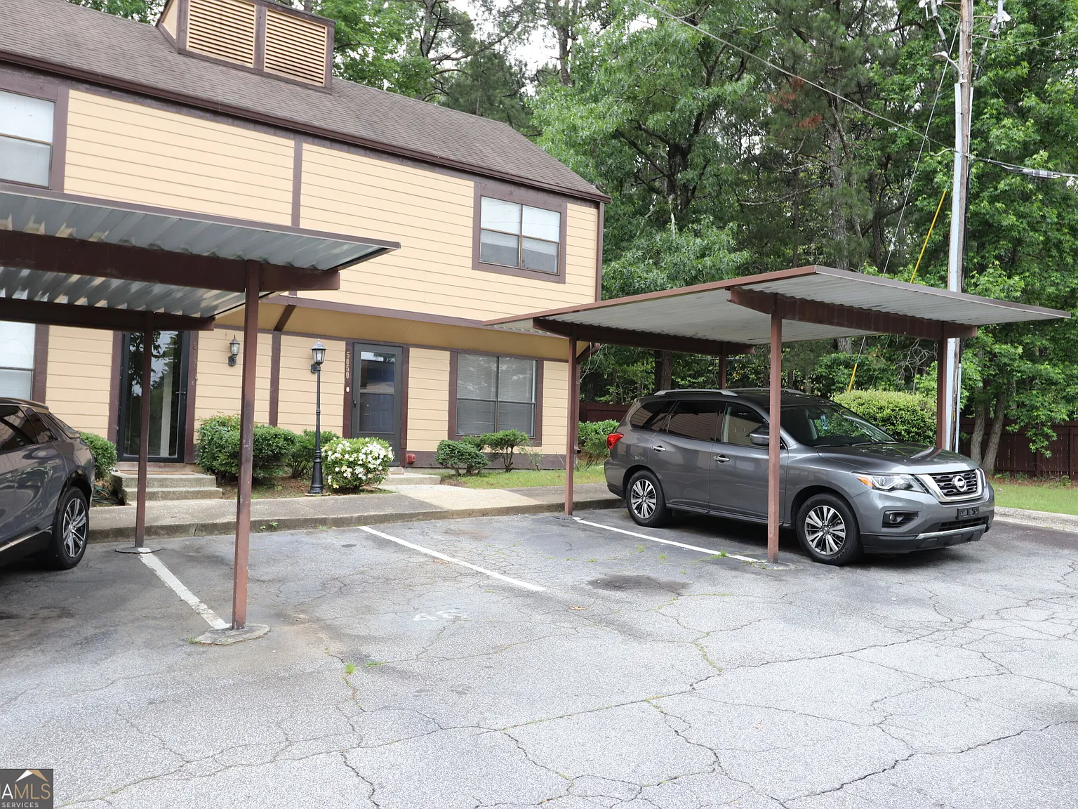 3 bed, 2.5 bath, 1320 sqft, $1,750 — Photo 2