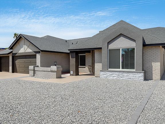 3rd image of 6204 W ALTADENA Avenue