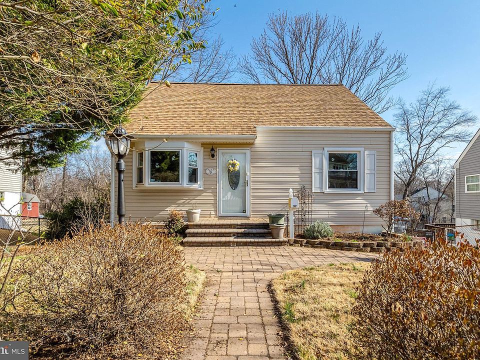 1st image of 92 Meeker Ct