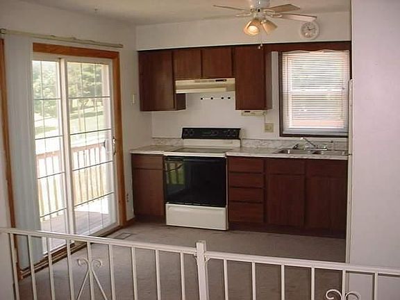 5th image of 2330 E Knox St