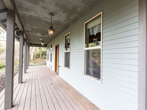 5th image of 64 Eureka Dr