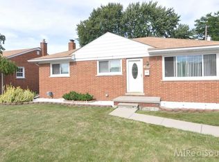 22507 Port St, Saint Clair Shores, MI