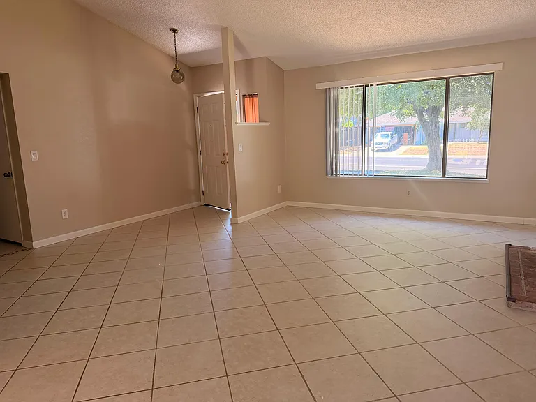 619 Willow Creek Dr — Photo 8