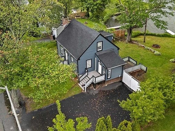 2nd image of 522 Grove St