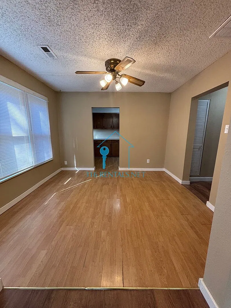 Three bed one bath available Now! — Photo 4