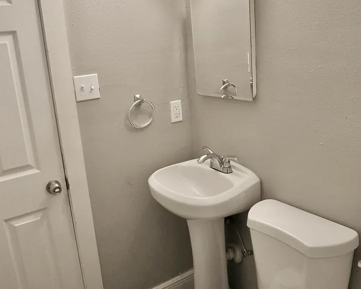 714 S Valentine St — Photo 13