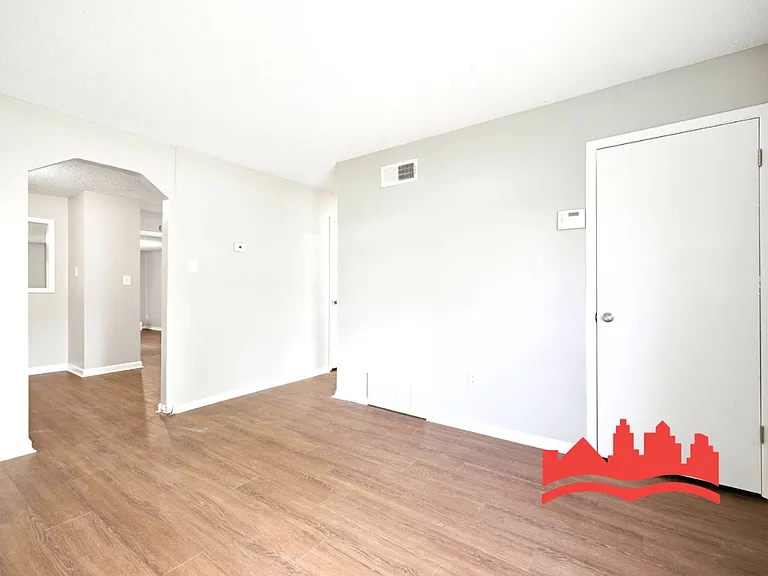 4921 Shayne Ln — Photo 7