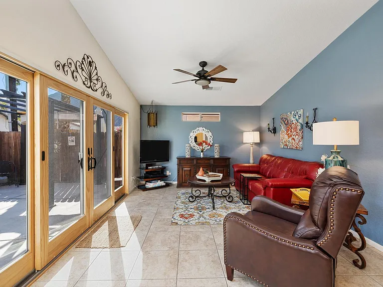 53390 Avenida Navarro — Photo 8