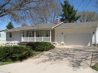 408 Terrace Dr, Independence, IA 50644