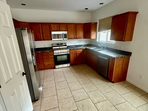 3rd image of 1127 Shady Ln