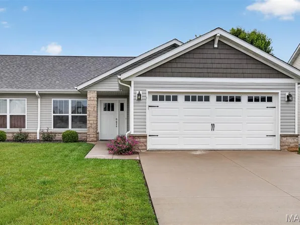 110 Auburn Ct #B, Highland, IL 62249