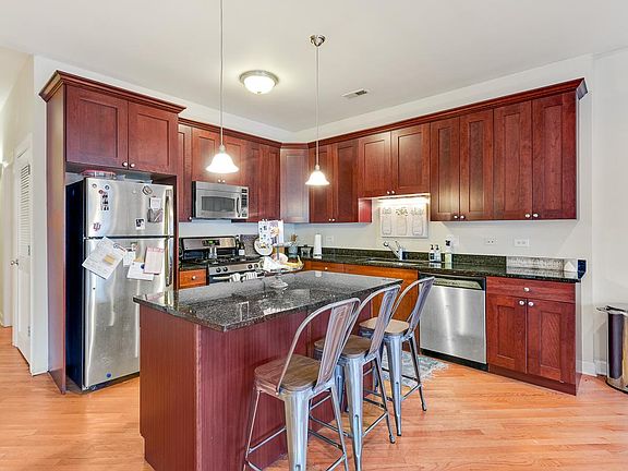 3rd image of 1438 W Belmont Ave #2YH