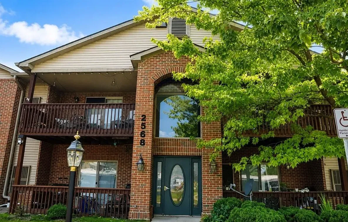 2 bed, 1069 sqft, $1,750 — Photo 1