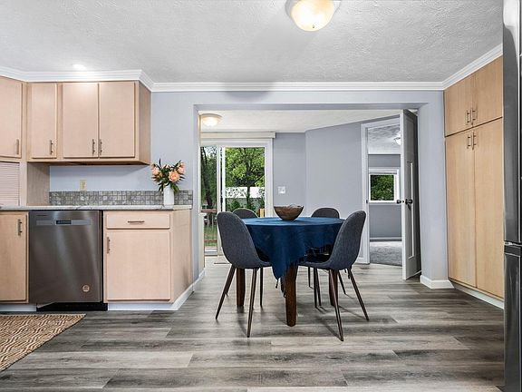 3rd image of 206 E Wexford Ave