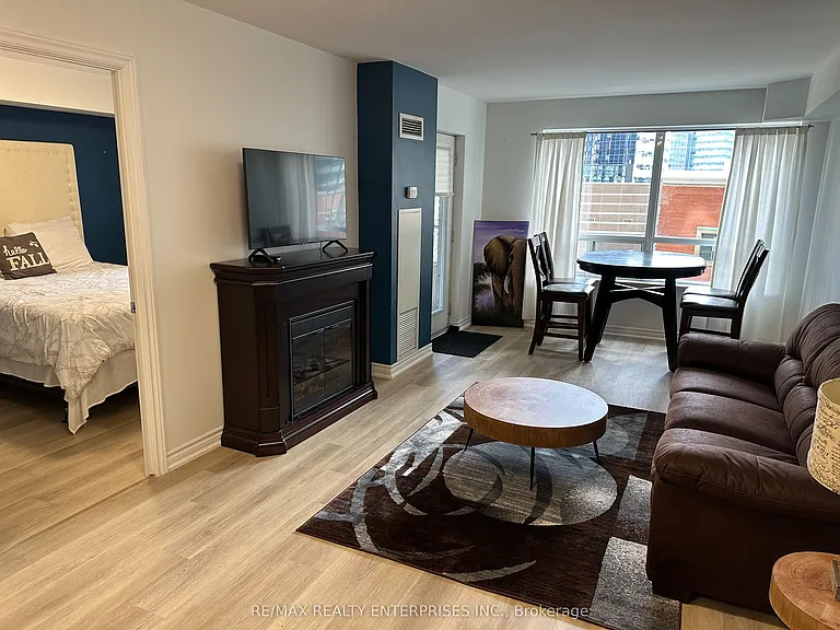 250 Wellington St W #436 — Photo 15