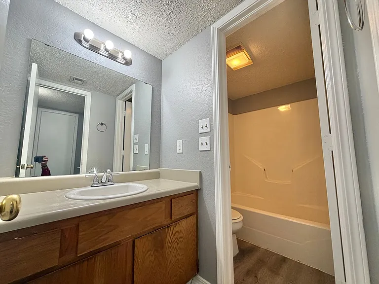 Kentucky Pine Apartments — Photo 9