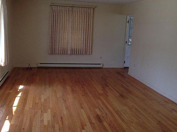 2nd image of 1616 Lakeview Dr