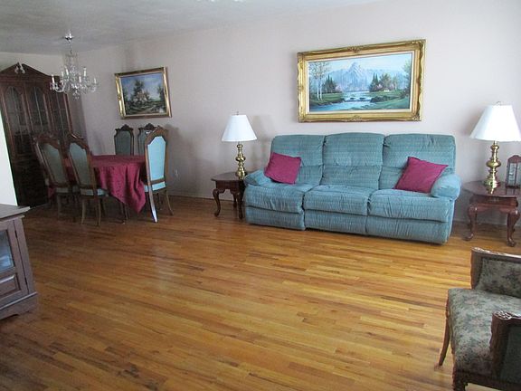 living room/dining room