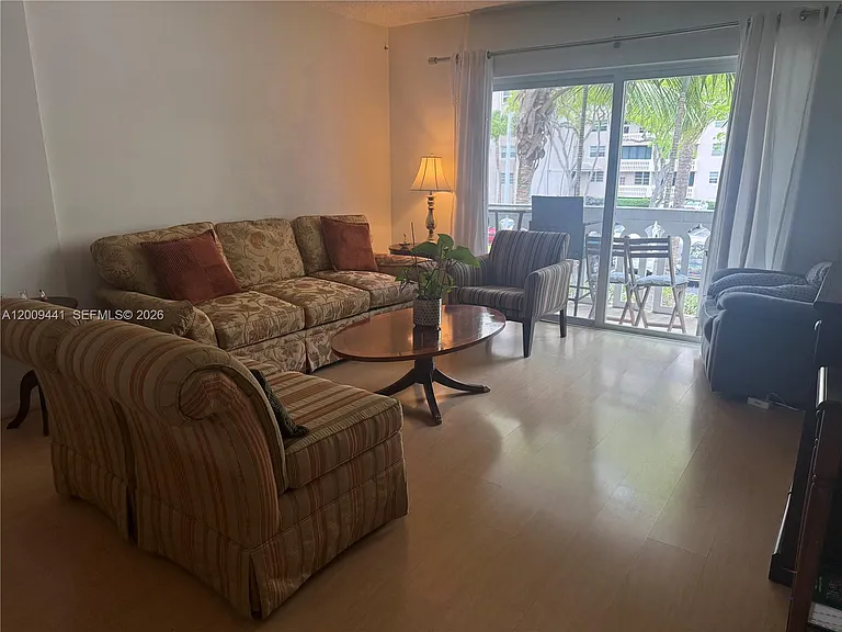 100 Edgewater Dr #236 — Photo 2
