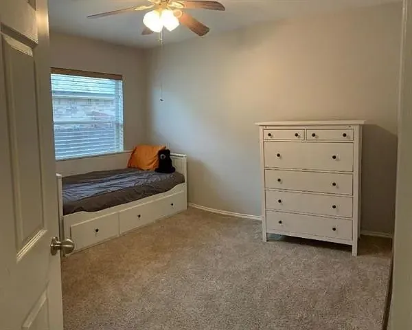 4 bed, 2573 sqft, $3,500 — Photo 3