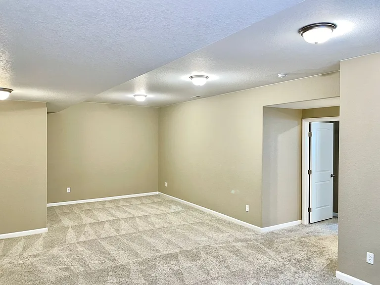 5758 Griffin Dr — Photo 39