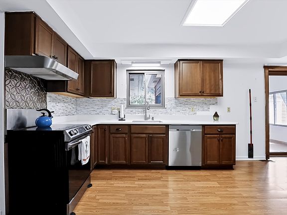 5th image of 6461 Warren Ln