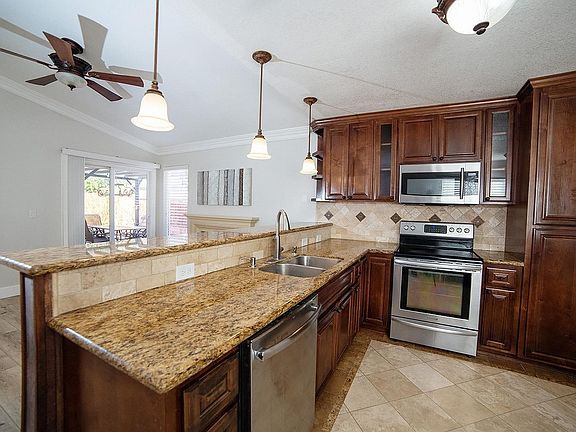 4th image of 3614 Binghamton Dr