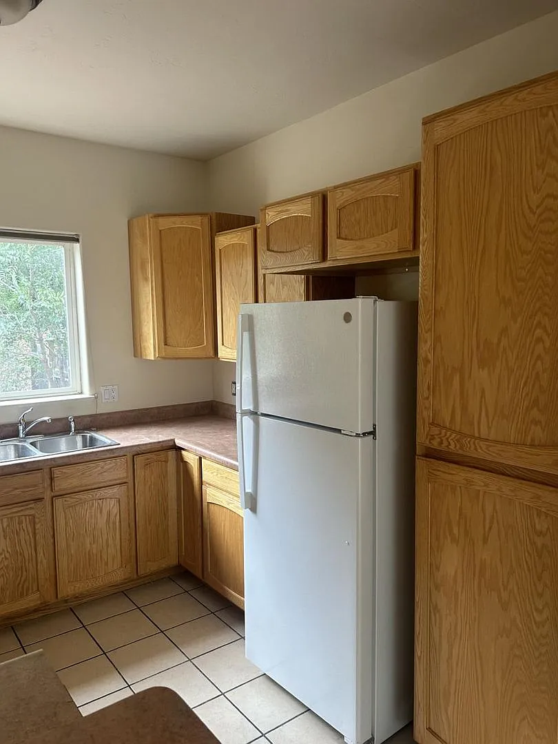 Charming 3-Bedroom, 2-Bath Townhouse Near Fort Lewis College — Photo 3