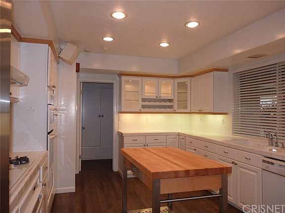 Large Kitchen Has 2 Ovens Plus Microwave Oven