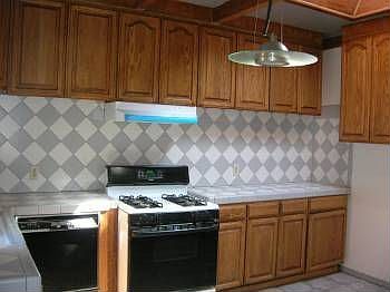 4th image of 1598 Newcomb Ave