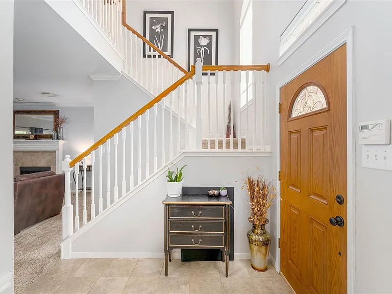 2309 Orleans Ln — Photo 3