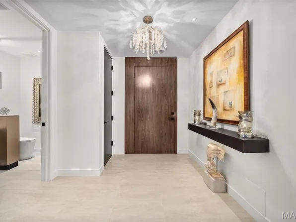 150 Carondelet Plz Unit 702, Saint Louis, MO 63105