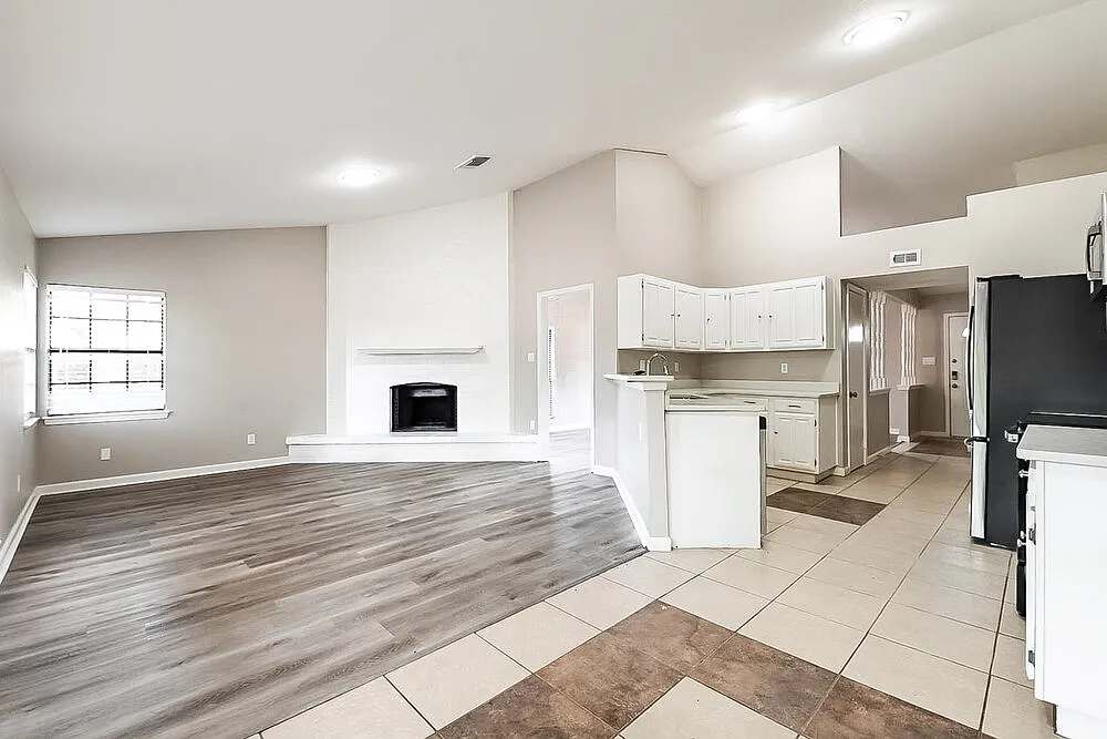 3 bed, 2.0 bath, 1774 sqft, $2,440 — Photo 4